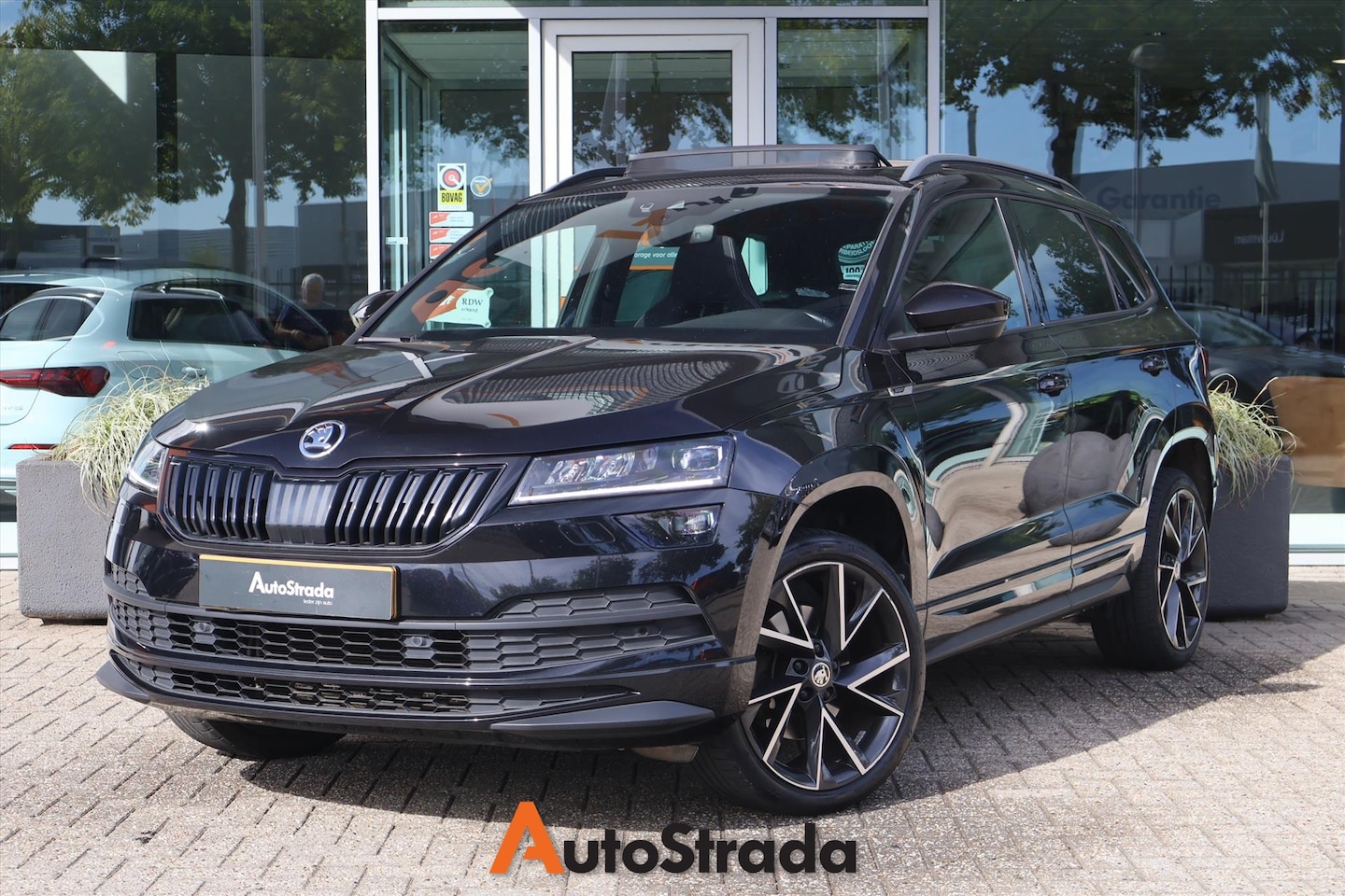 Skoda Karoq - 1.5 SportLine TSI 150pk | Trekhaak | Virtual | Canton | Camera | Pano | Carplay | Climate - AutoWereld.nl