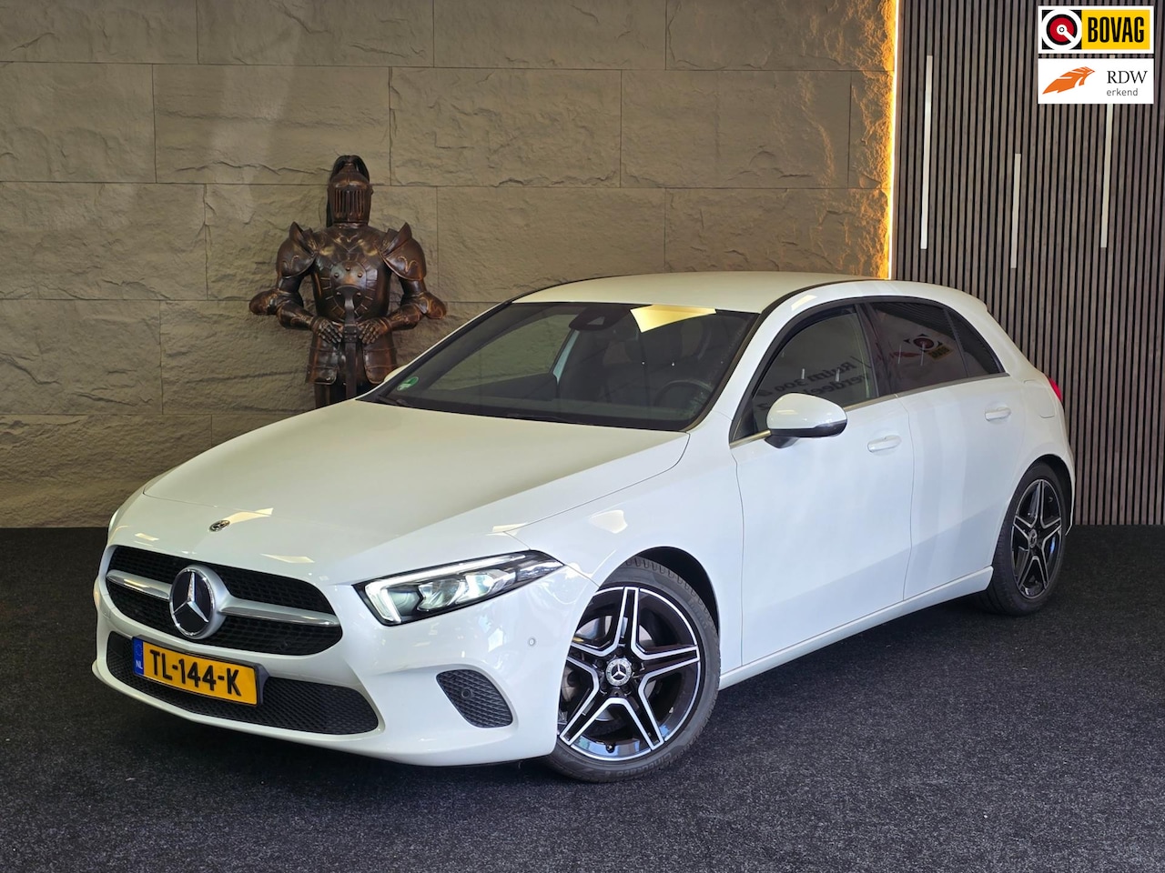 Mercedes-Benz A-klasse - 200 AMG-Line|AUTOMAAT|1E EIG|NAP|APK|TREKHAAK|LED|PARK CAM|CRUISE - AutoWereld.nl