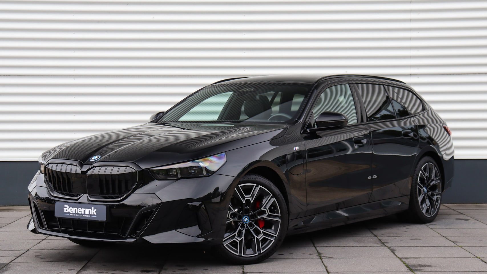 BMW 5-serie Touring - 530e xDrive M-Sport Pro | Stoelventilatie | Harman/Kardon | Head-up | Carbon | Panoramadak - AutoWereld.nl