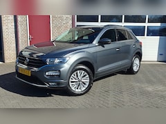 Volkswagen T-Roc - 1.5 TSI 150PK STYLE - Carplay - Trekhaak - All in prijs