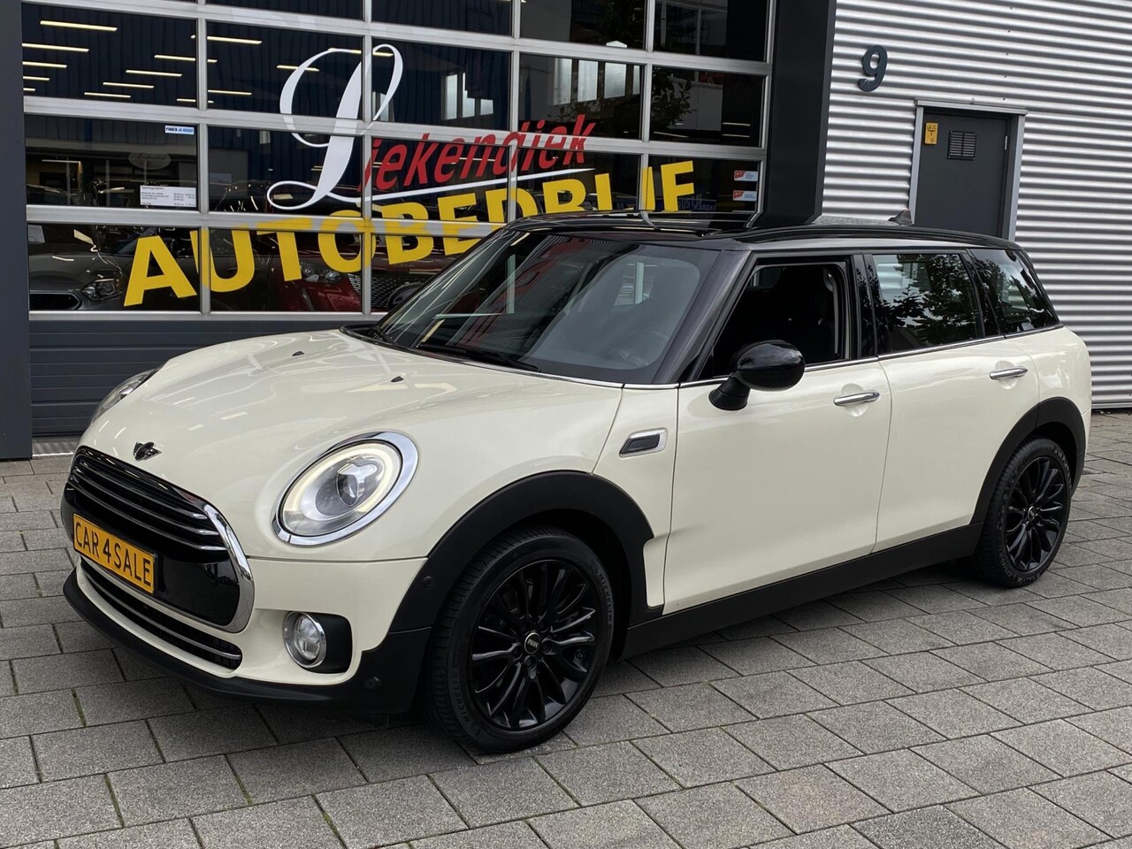 MINI Clubman - Mini 1.5 Cooper Chili - Navigatie I Airco I Sport pakket I Comfort pakket I Digitaal onder - AutoWereld.nl