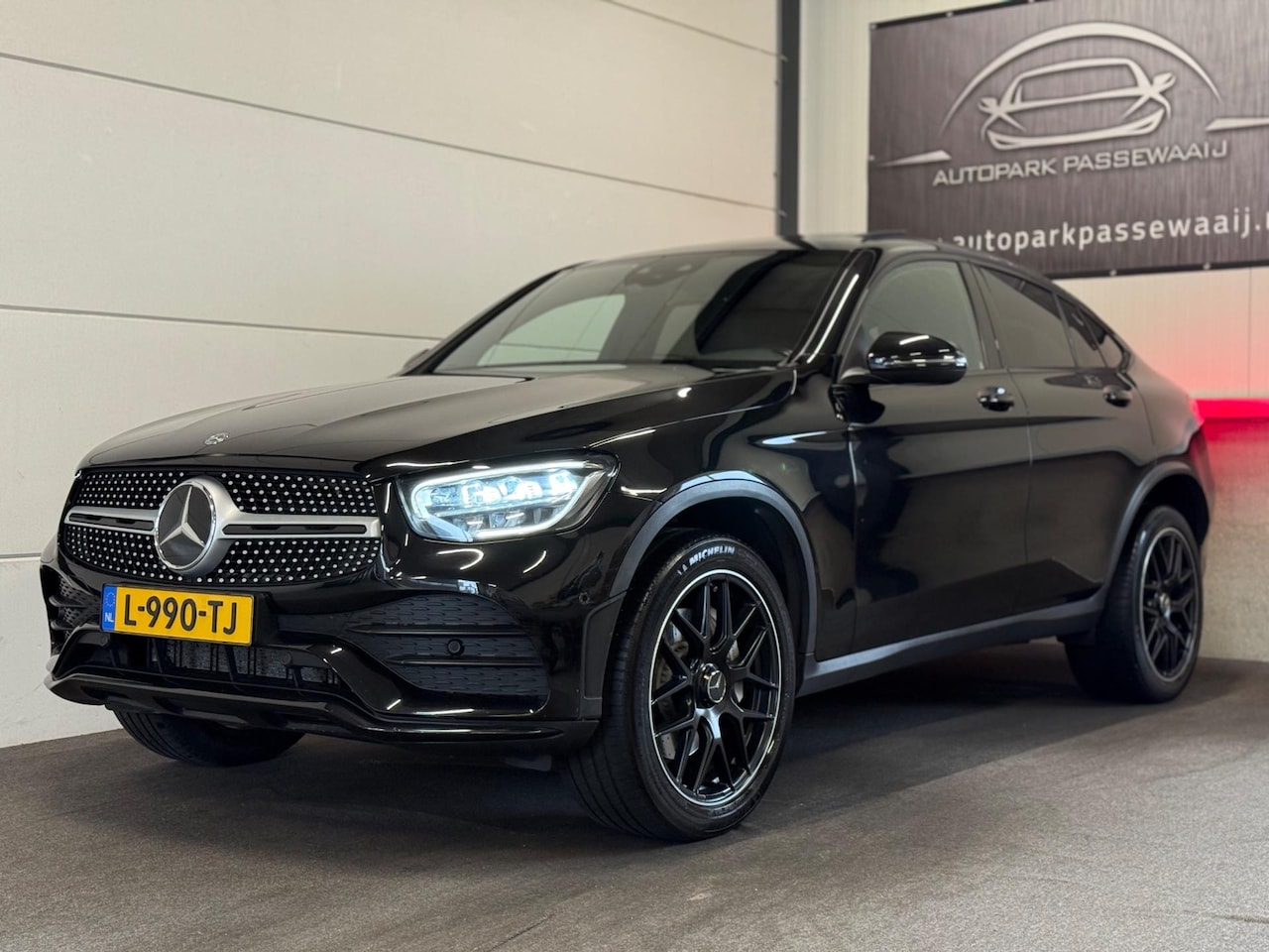 Mercedes-Benz GLC-klasse Coupé - 300e AMG 4MATIC Pano, ACC, Apple Carplay, Sfeerverlichting, LED, Achteruitrijcamera, Lucht - AutoWereld.nl