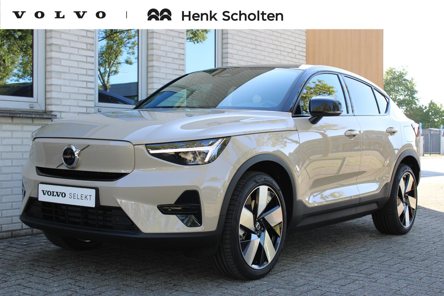 Volvo EC40 - Single Motor Extended Range 82 kWh Plus Sand Dune Metallic | Textiel City Canvas | 20" Lic - AutoWereld.nl