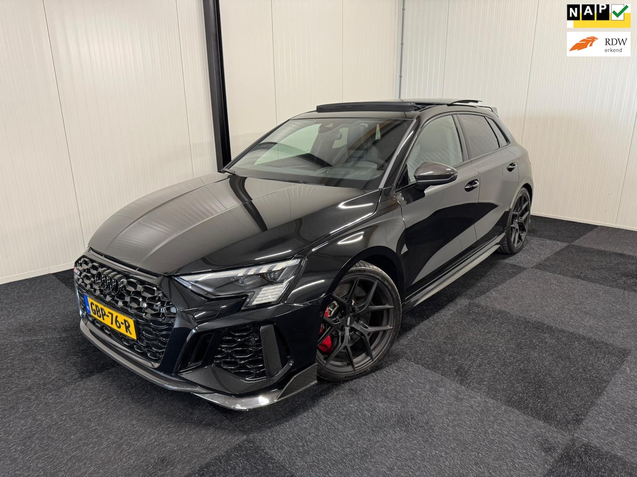 Audi RS3 - 2.5 TFSI Quattro UNIEK FULLCARBON/VOSSEN/PANO/HUD/AMBIENT/KEYLESS/MATRIX/B&O/NIEUWSTAAT - AutoWereld.nl