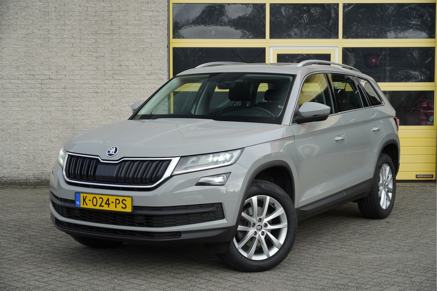 Skoda Kodiaq - 1.5 TSI 150PK Business Edition Lmv 18" | Led V+A | Pdc | Navi | Trekhaak | Panoramadak | A - AutoWereld.nl