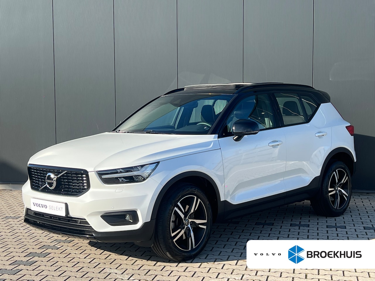 Volvo XC40 - T2 R-Design | Adaptieve Cruise Control | Harman Kardon | Elektrische Stoelen | Panoramadak - AutoWereld.nl