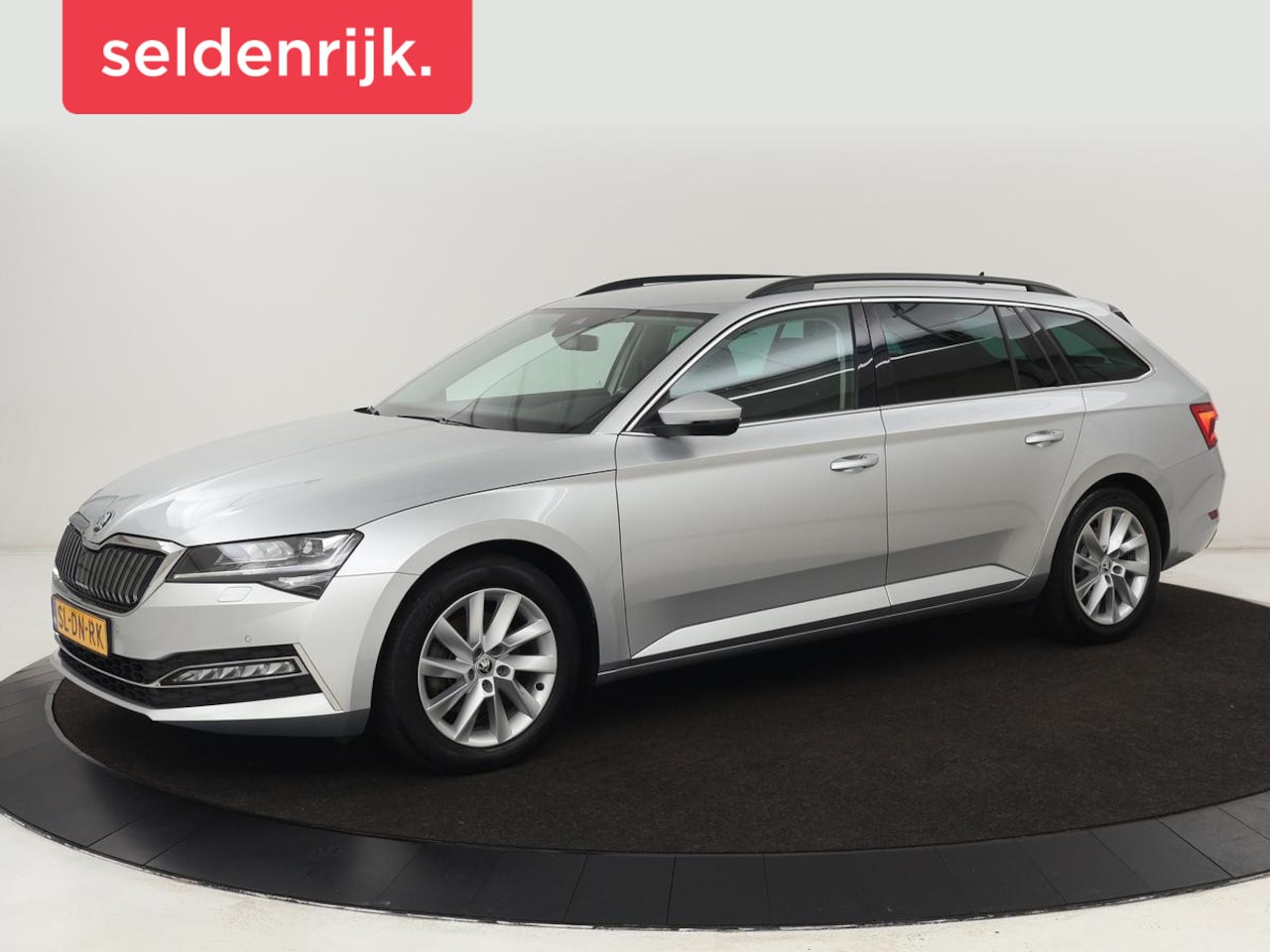Skoda Superb Combi - 1.4 TSI iV Business Edition | Automaat | Climate control | Adaptive control | LED | Stoelv - AutoWereld.nl