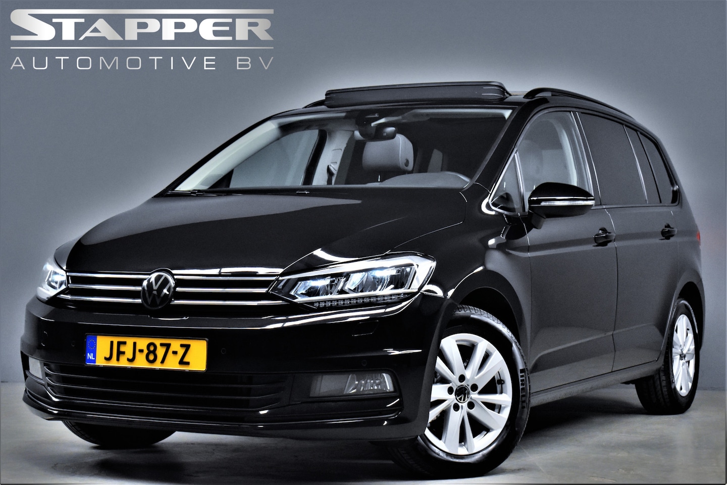 Volkswagen Touran - 1.5 TSI 150pk Automaat Comfortline Business 7-Pers 1e Eig. Dealer OH Pano/Camera/Keyless/V - AutoWereld.nl