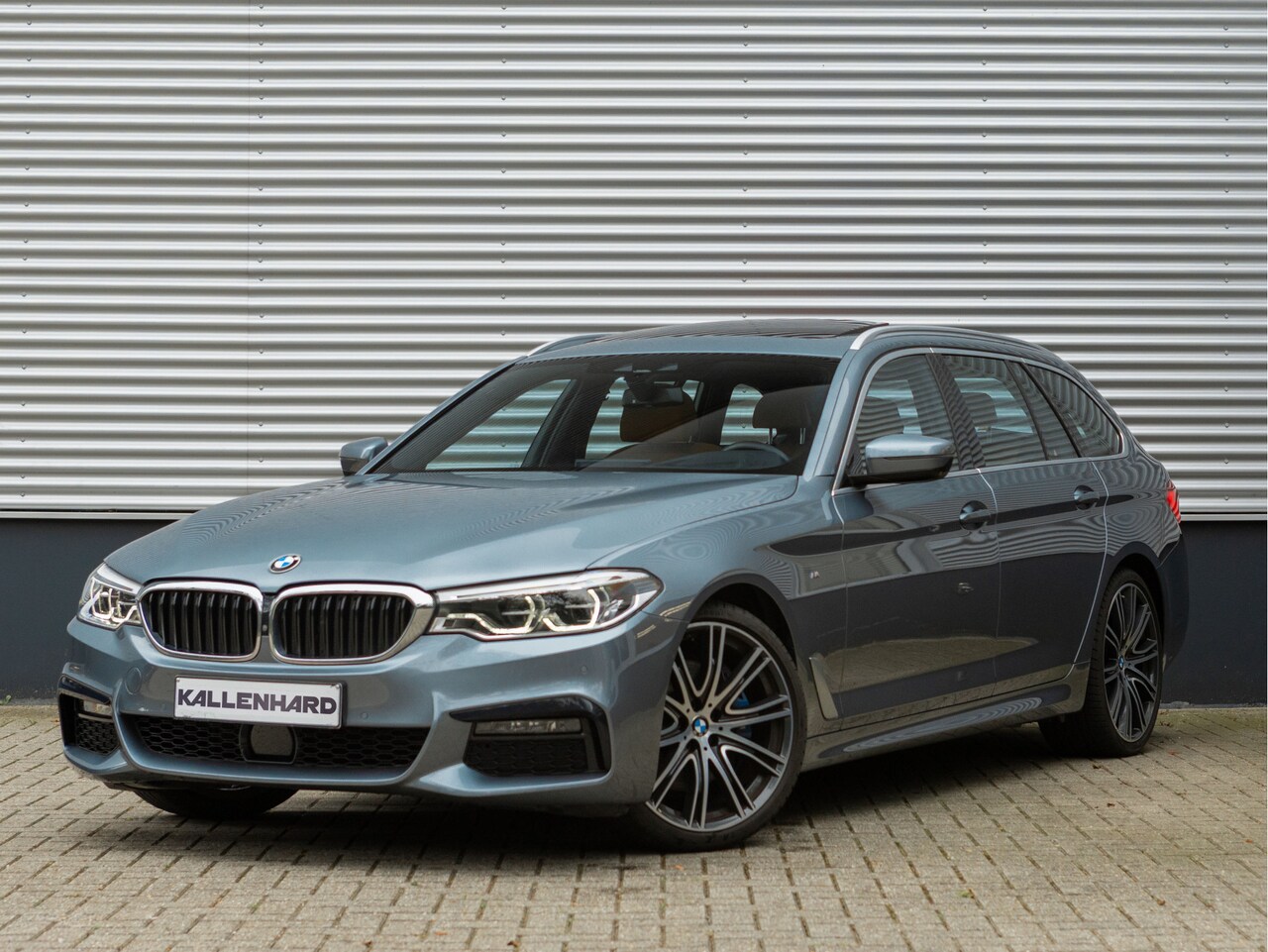 BMW 5-serie Touring - 530i M-Sport - Pano - Trekhaak - Comfortzetels - Driving + Parking Ass Plus - Hifi - AutoWereld.nl