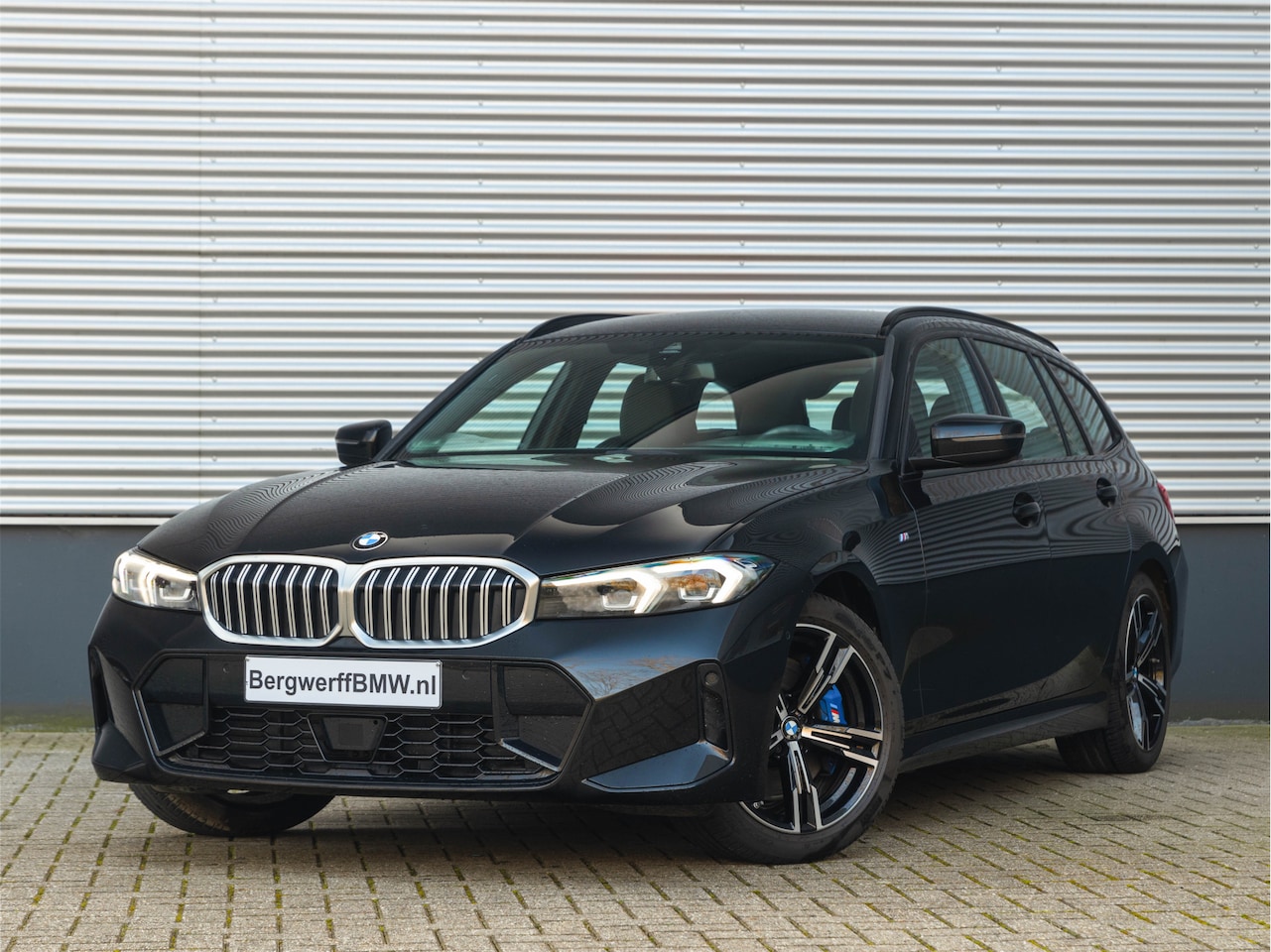 BMW 3-serie Touring - 330i M-Sport - Trekhaak - ACC - Hifi - Camera - M Sport Remmen Blauw - AutoWereld.nl