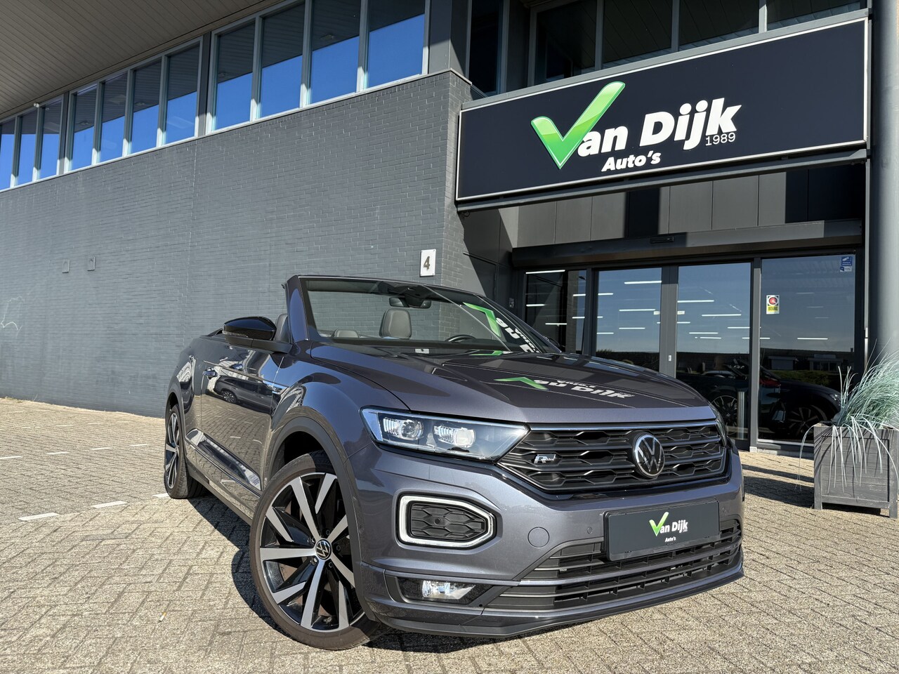 Volkswagen T-Roc Cabrio - 1.5 TSI R-Line Navi Camera 19Inch - AutoWereld.nl