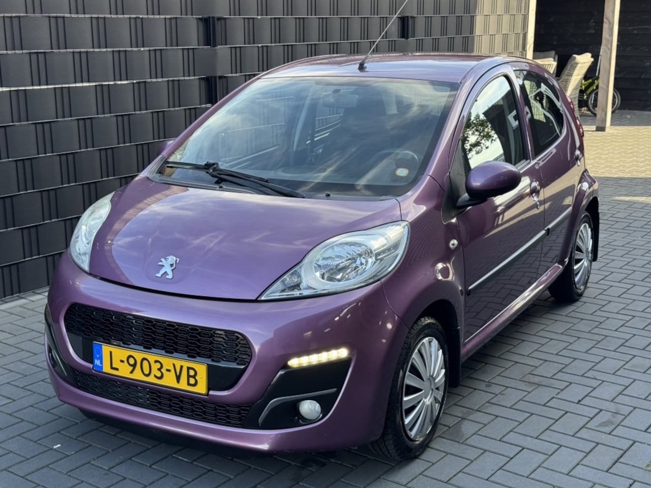 Peugeot 107 - 1.0 Access 2012| PAARS| LED| FACELIFT| 5DRS| 132DKM - AutoWereld.nl