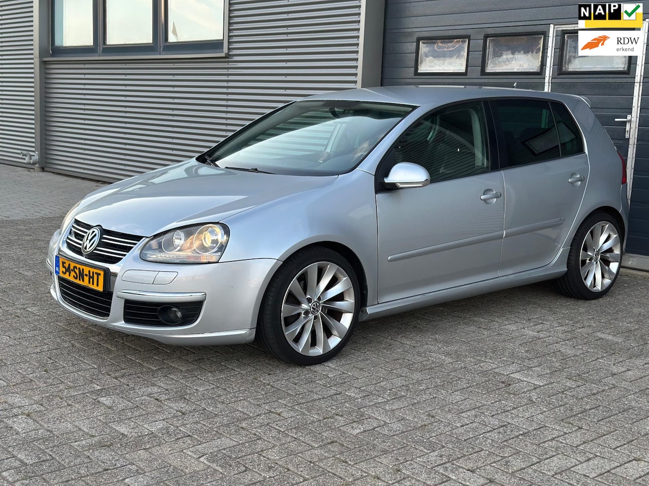 Volkswagen Golf - 1.6 Comfortline DSG - CLIMA - NAVI - NWE APK - GT UITVOERING!! - AutoWereld.nl