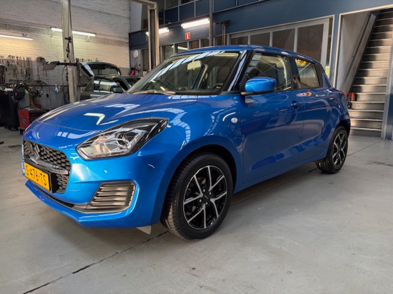 Suzuki Swift - 1.2 DualJet 83pk Smart Hybrid Comfort | Airco | Adapt. cruise control Bluetooth | LED | Li - AutoWereld.nl