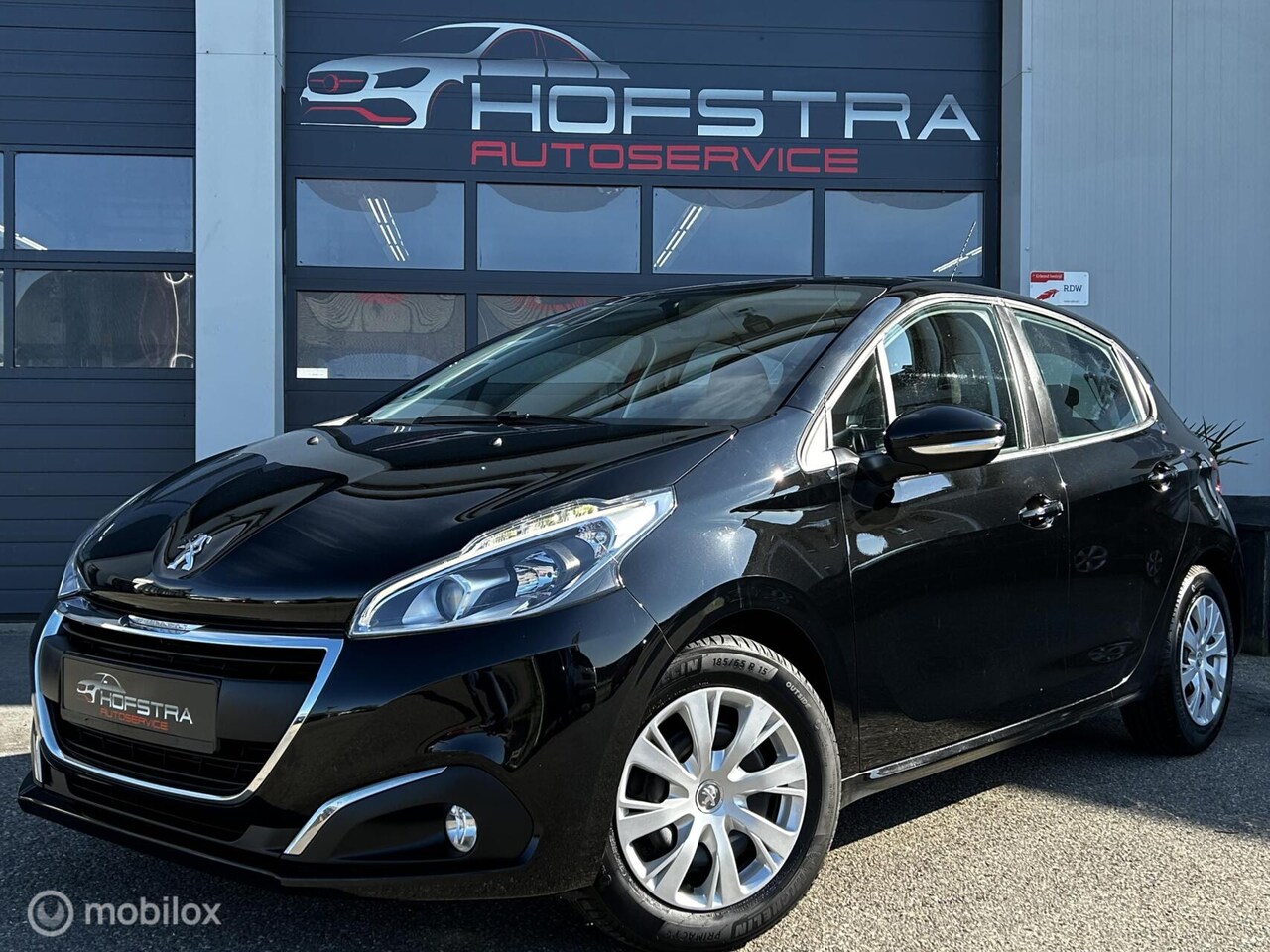 Peugeot 208 - 1.2 PureTech CarPlay Navi Cruise D-riem VV DAB ! - AutoWereld.nl