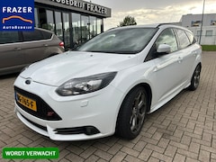 Ford Focus Wagon - 2.0 EcoBoost ST-3 250 PK / RECARO / FULL OPTION / RIJKLAAR