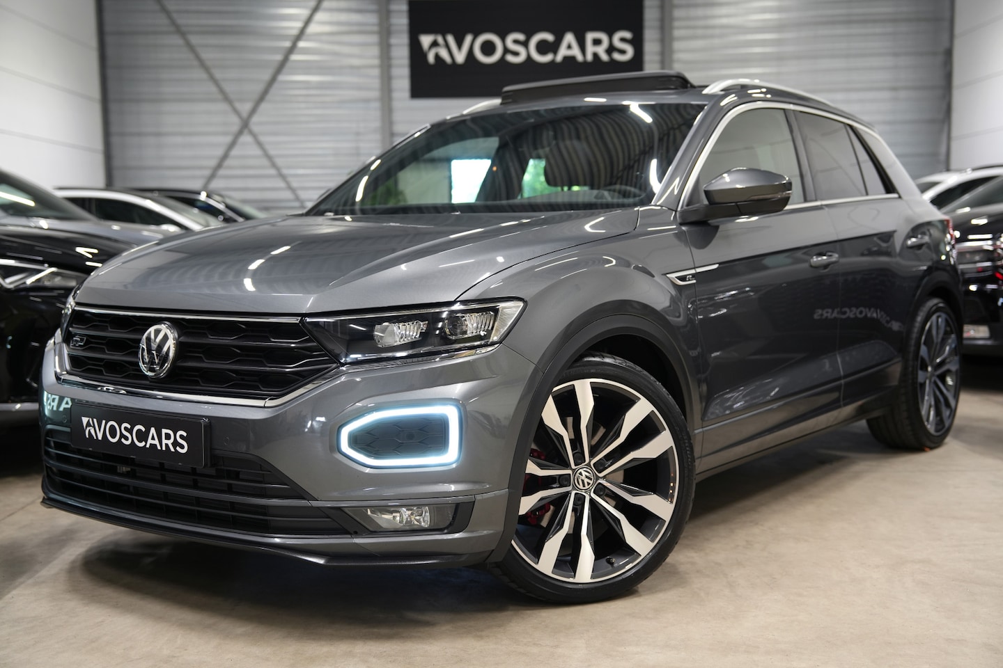 Volkswagen T-Roc - 1.5 TSI DSG 3x R-Line * Pano - Trekhaak - Virtual - Camera - 19" - ACC - App * - AutoWereld.nl