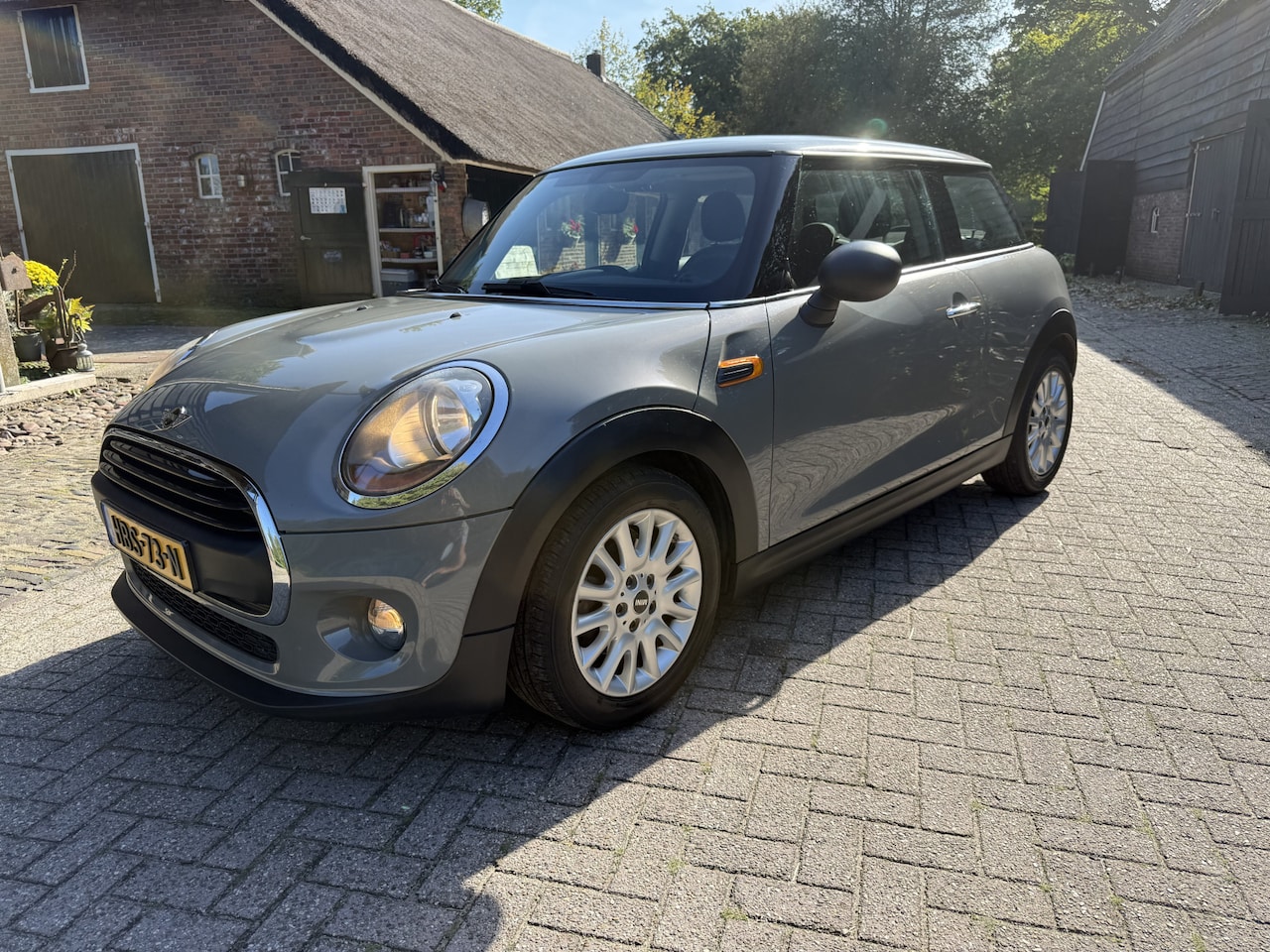 MINI One - Mini 1.2 One. Airco,stoelverw,pdc,16". Moonwalk Grey - AutoWereld.nl