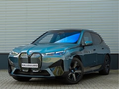 BMW iX - xDrive40 - Sportpakket - Pano - Harman Kardon - Stoelventilatie - Driving Ass Prof