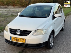 Volkswagen Fox - 1.2 Trendline Stuurbekrachtiging Electric pakket Audio/CD Colorpakket Getint glas Dealeron