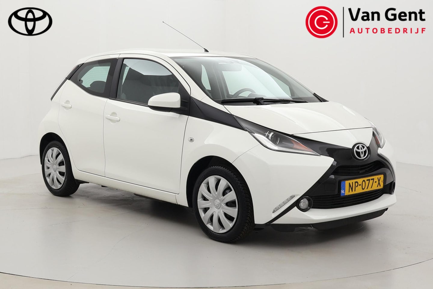 Toyota Aygo - 1.0 VVT-i x-nav | Navigatie | Airco | Camera | Elektrische ramen voor | Bluetooth - AutoWereld.nl