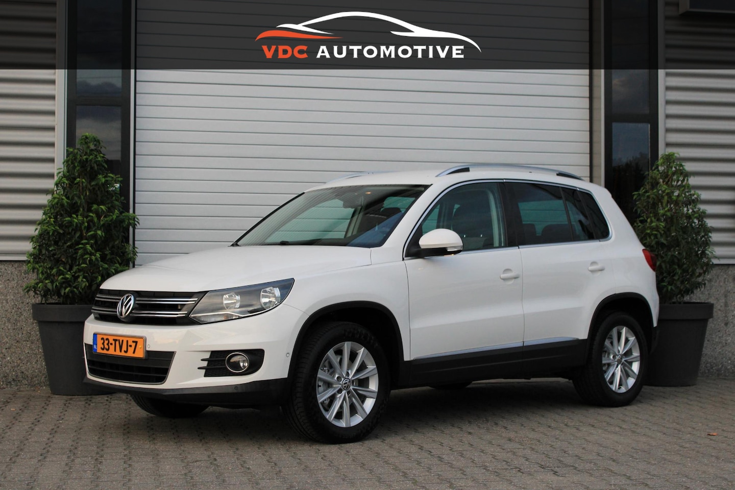 Volkswagen Tiguan - 1.4 TSI Sport&Style Trekhaak | Navi | Cruisecontrol | Clima | Keurige auto | Hoge Instap - AutoWereld.nl