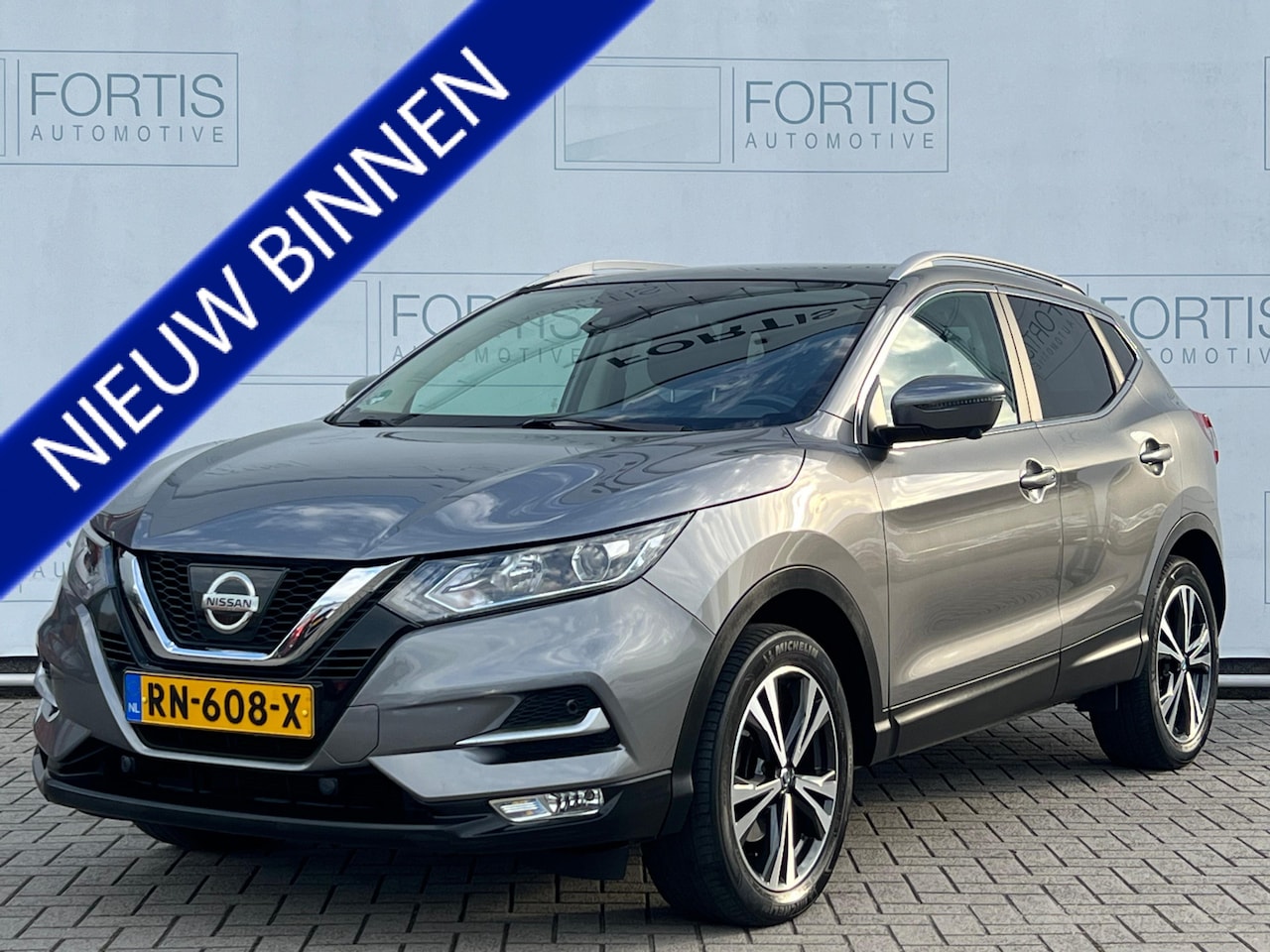 Nissan Qashqai - 1.2 N-Connecta PANODAK | TREKHAAK | NL-AUTO - AutoWereld.nl