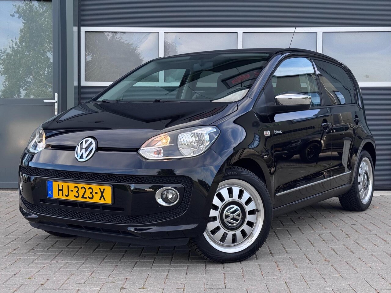 Volkswagen Up! - High Black 5-Deurs Navi Airco - AutoWereld.nl