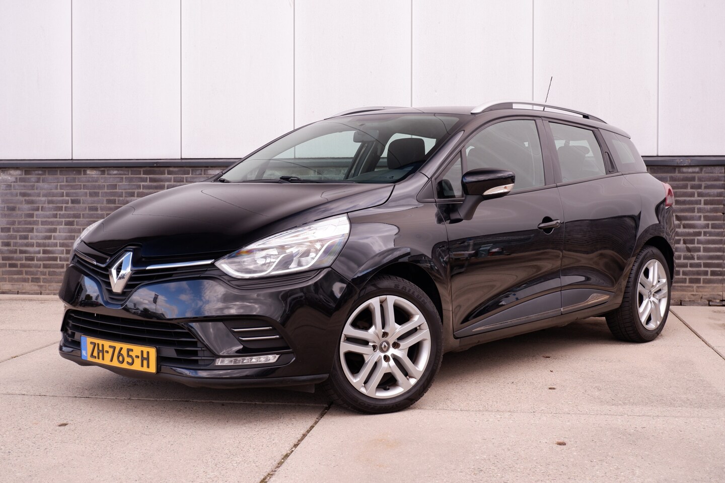 Renault Clio Estate - 0.9 TCe Limited | Airco | Navigatie | Cruise - AutoWereld.nl