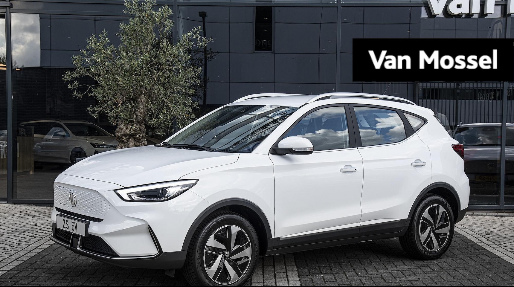 MG ZS - Long Range Luxury 70 kWh | 360° camera | Leatherette bekleding | Panoramisch schuif/kantel - AutoWereld.nl