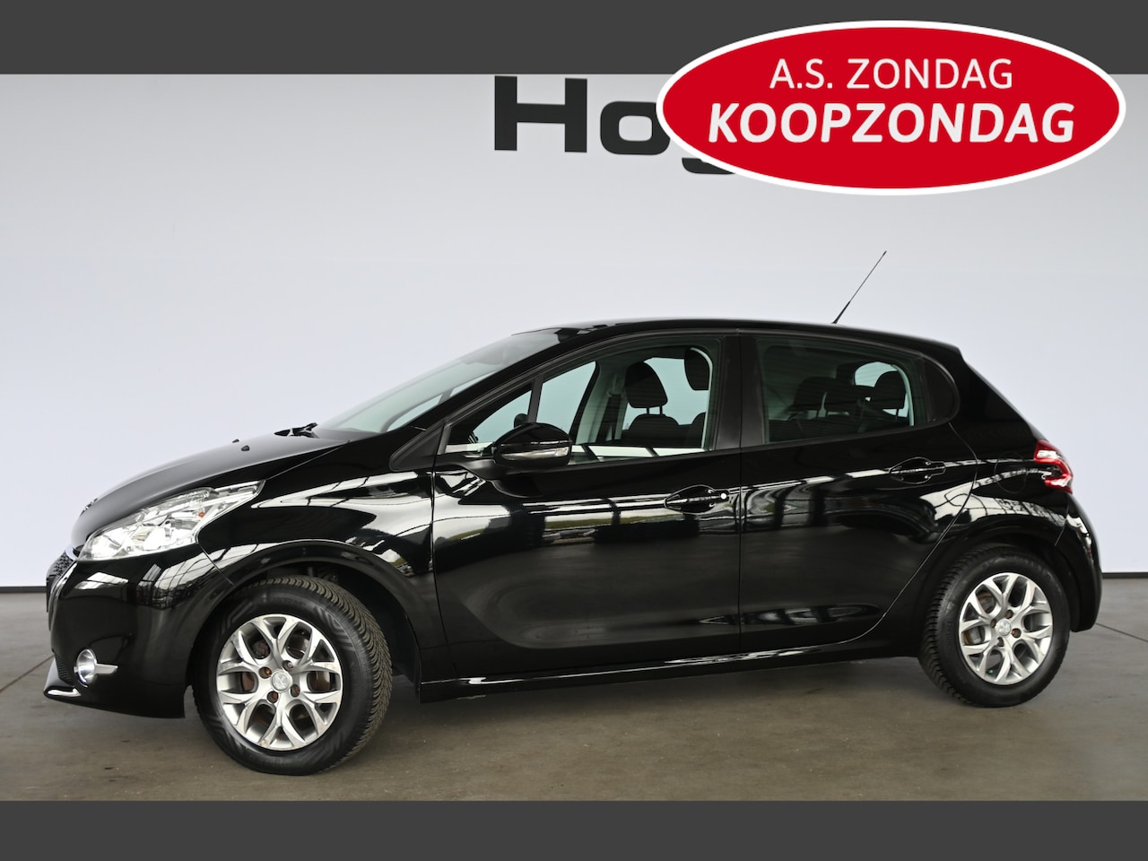 Peugeot 208 - 1.2 VTi Envy Airco Navigatie Trekhaak PDC Navigatie Goed Onderhouden Inruil Mogelijk! - AutoWereld.nl