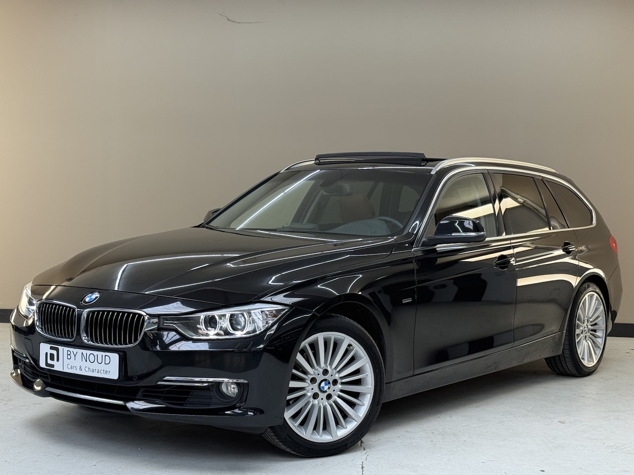 BMW 3-serie Touring - 320i High Executive 320i High Executive, 184Pk, 2013, 2de eigenaar, Origineel Nederlands, Volledig leder, Pano - AutoWereld.nl