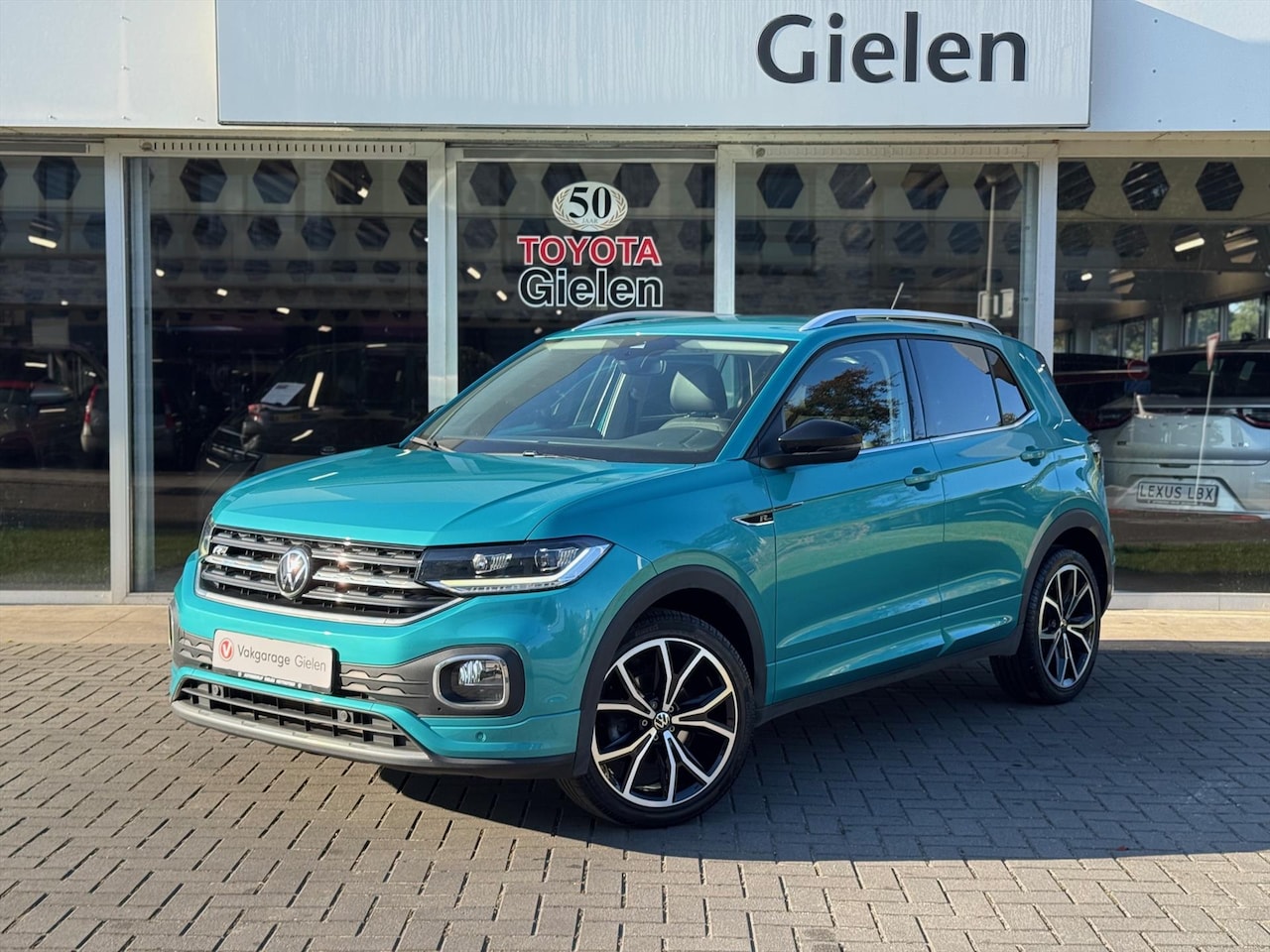 Volkswagen T-Cross - 1.0 TSI 7-DSG R-Line | Dodehoekherkenning, Stoelverwarming, 18 inch, Climate control, Adap - AutoWereld.nl