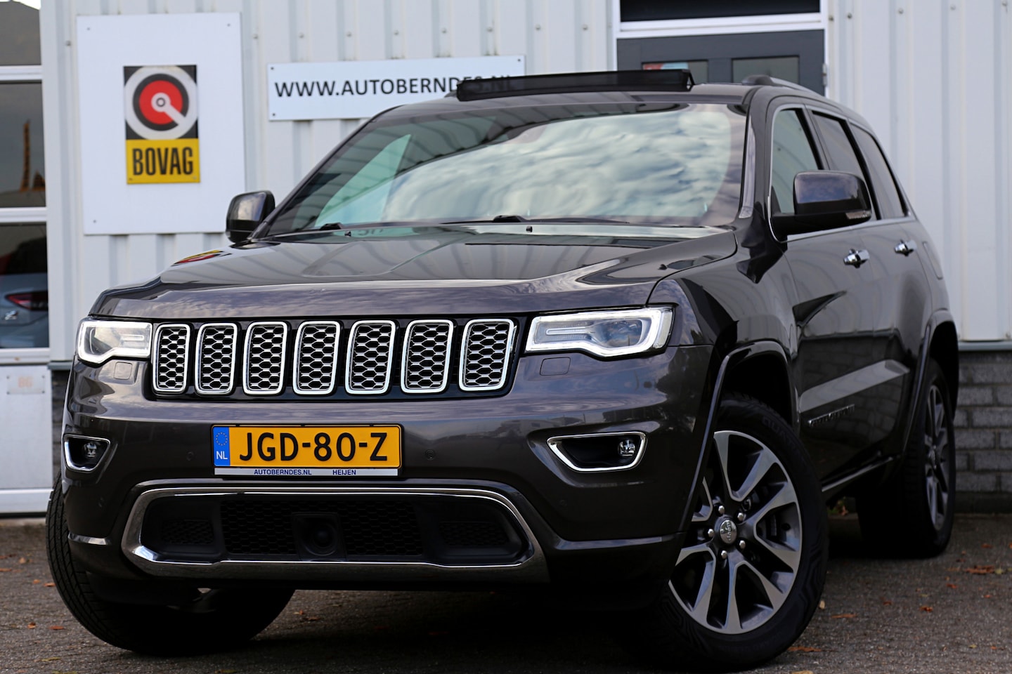 Jeep Grand Cherokee - 3.6 286PK 4WD Aut.*Perfect Onderh.*Incl. BTW*Luchtvering/ACC/Pano/Stoelverw.V+A/Stuurverw. - AutoWereld.nl