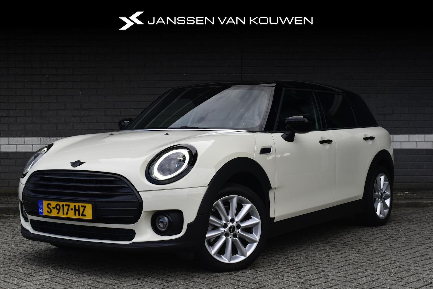 MINI Clubman - Mini 1.5 Cooper Classic Automaat Lederen Sportstoelen Stoelverwarming Camera LED Koplampen - AutoWereld.nl