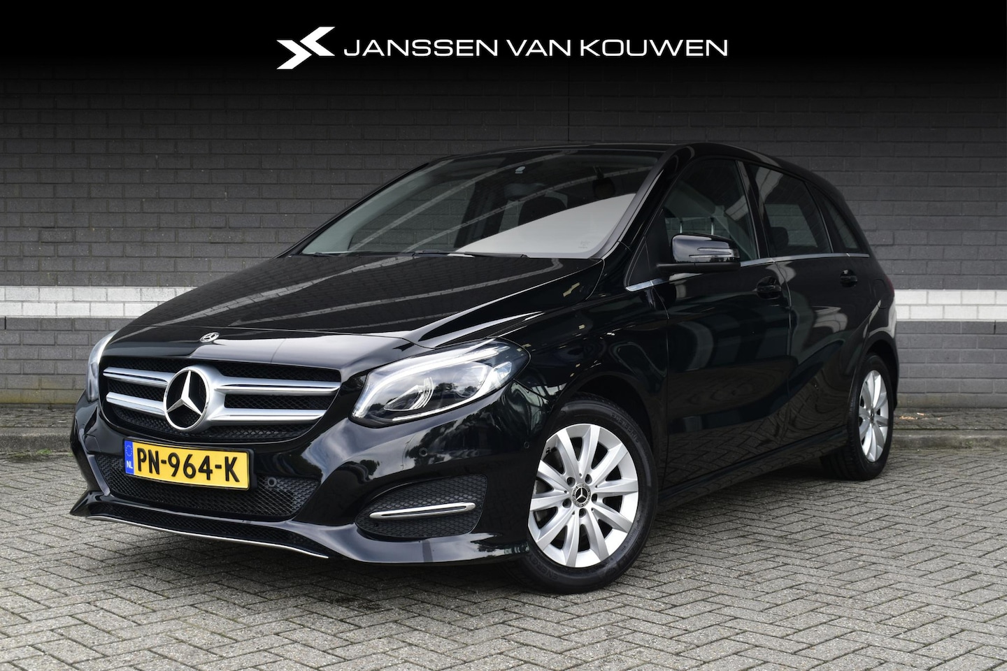 Mercedes-Benz B-klasse - 180 Ambition / Navi / Trekhaak / Lage KM / LED Koplampen - AutoWereld.nl