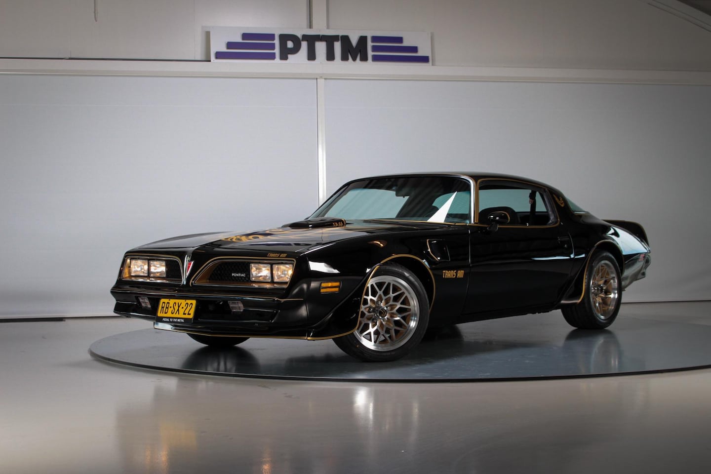 Pontiac Firebird - Trans Am 6.6 FW 87 - AutoWereld.nl