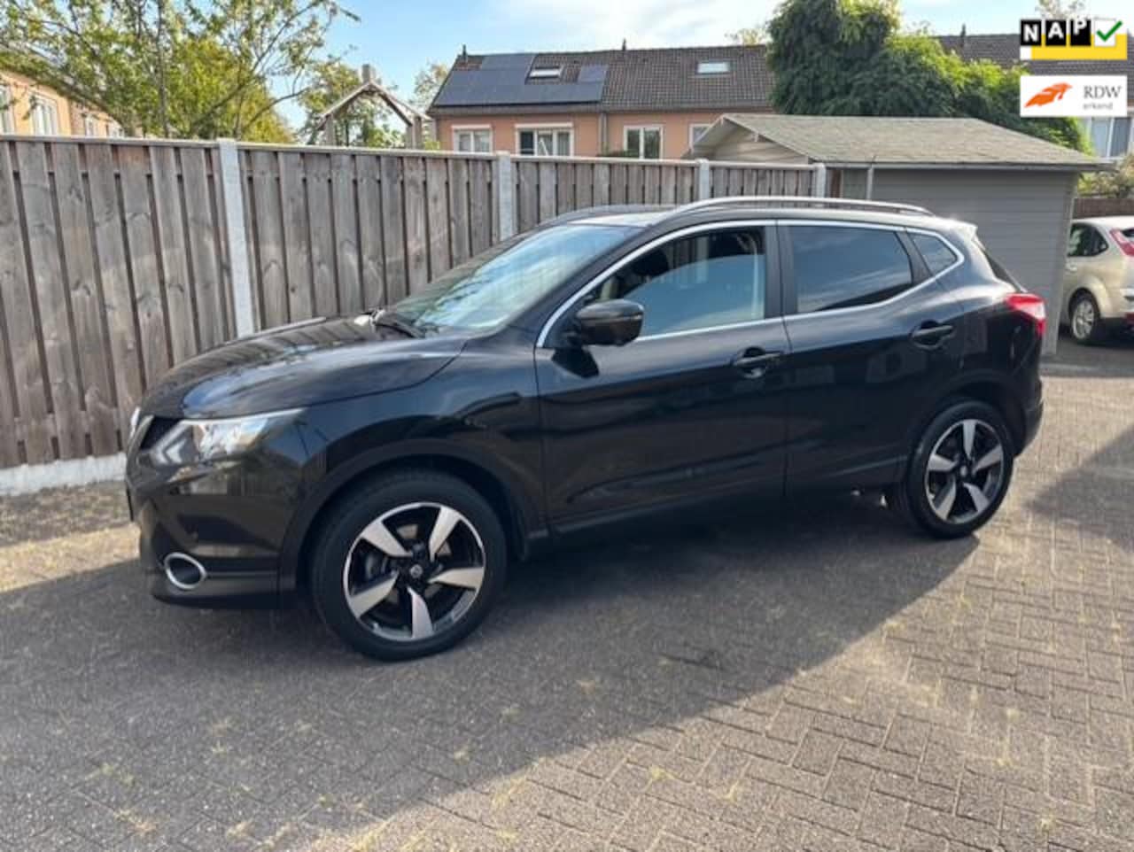 Nissan Qashqai - 1.2 N connecta panorama navi 360 camera - AutoWereld.nl