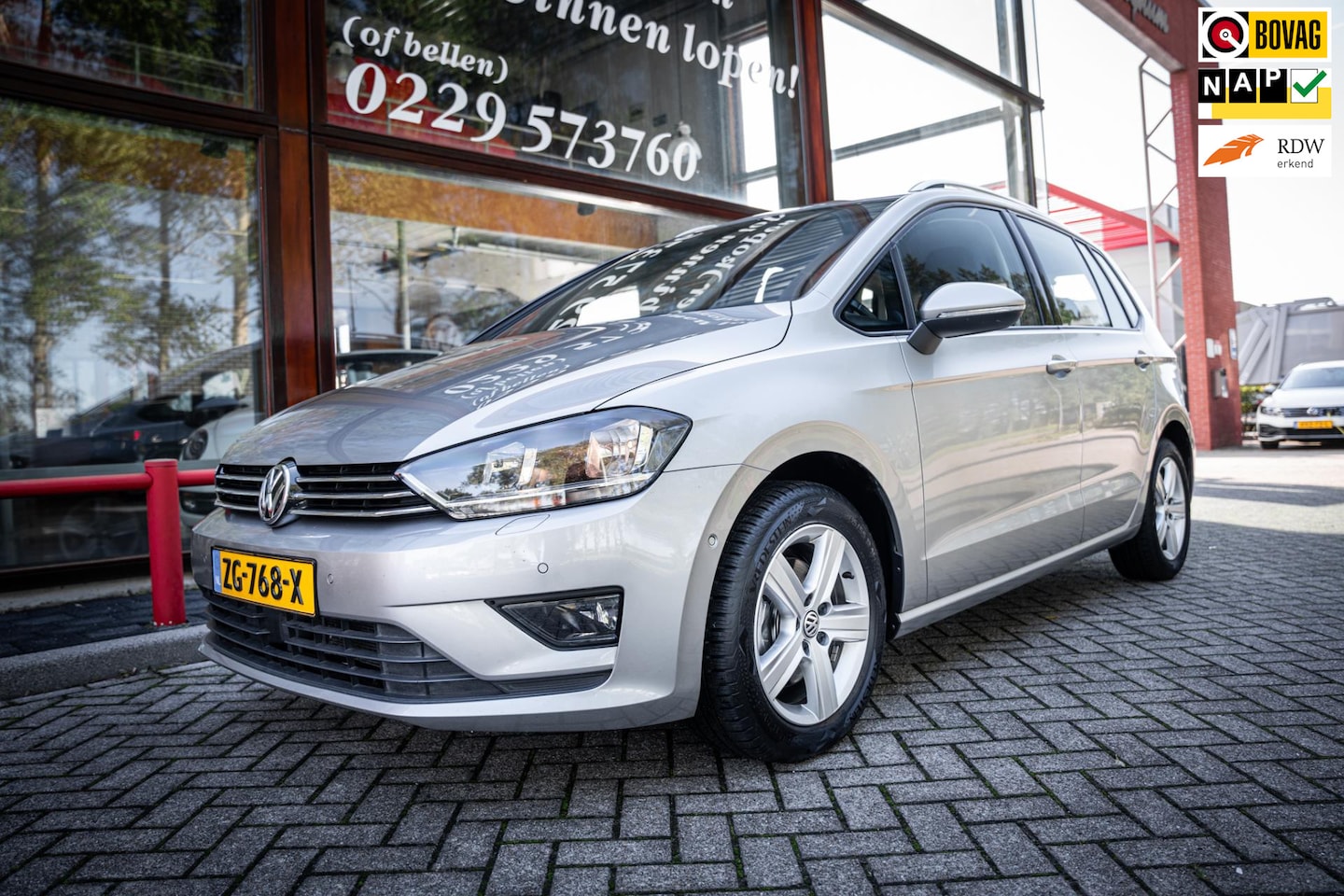 Volkswagen Golf Sportsvan - 1.4 TSI Highline | Automaat| Navigatie | Parkeer hulp | Cruise control | - AutoWereld.nl
