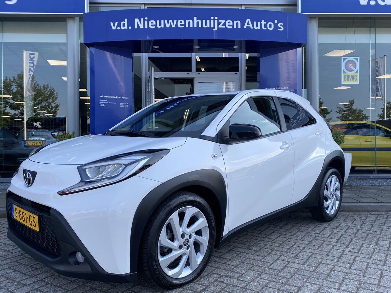 Toyota Aygo X - 1.0 VVT-i MT first | 1e eigenaar | Apple Carplay/Android Auto | Achteruitrijcamera | - AutoWereld.nl