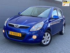 Hyundai i20 - 1.4i i-Catcher/5drs/ nap/ 2e EIG/ dealeronderhouden/ 1jaar apk/ airco/ EL-ramen/ zeer nett