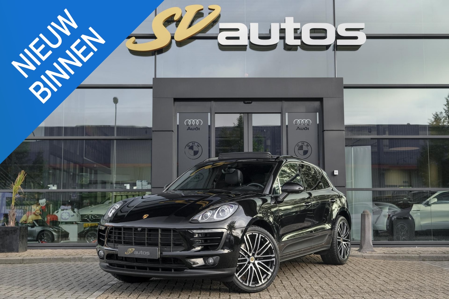 Porsche Macan - 2.0 T 252pk Panoramadak Luchtvering 18-weg Adaptieve Sportstoelen Trekhaak elektrisch 21" - AutoWereld.nl