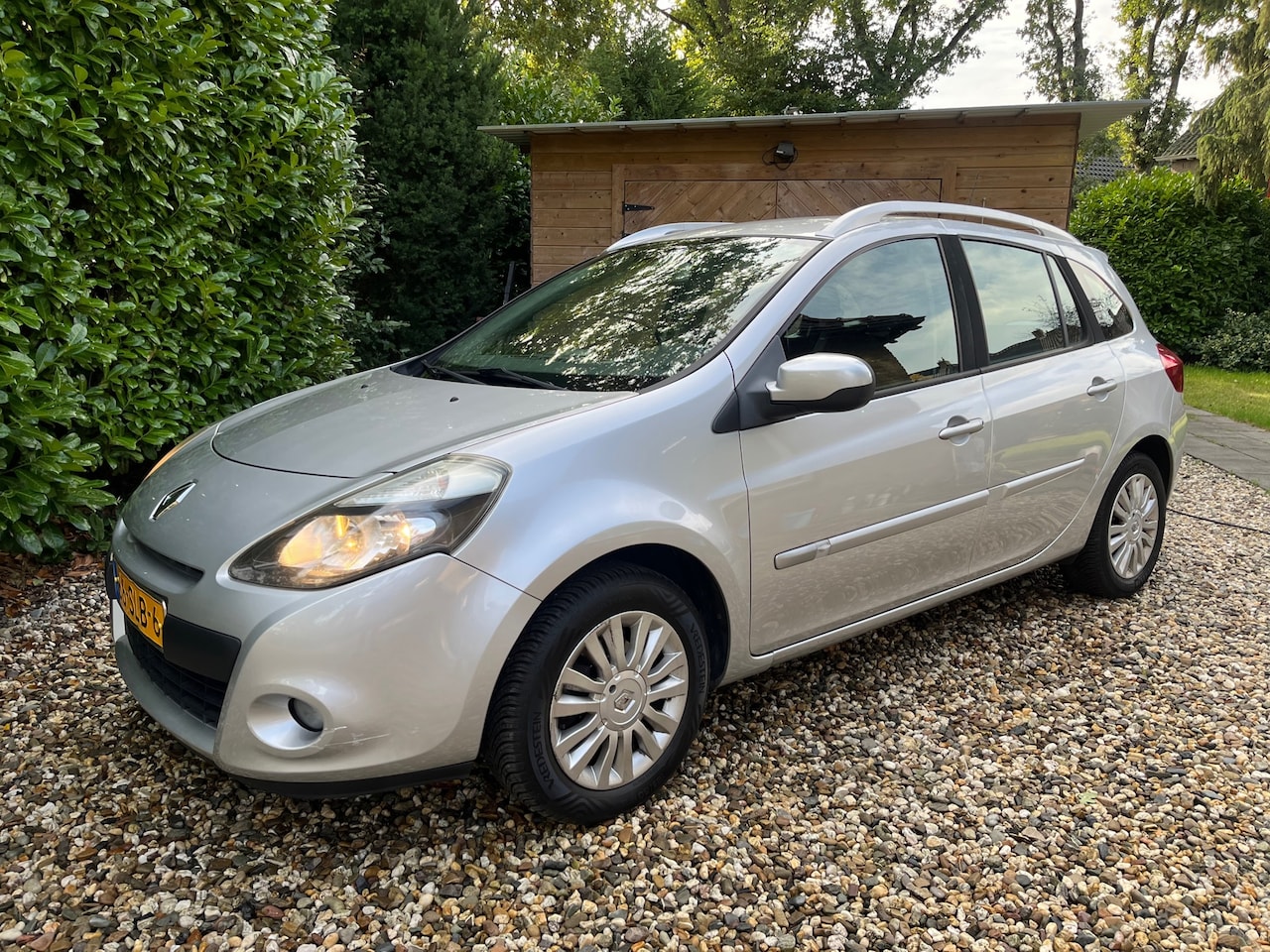 Renault Clio Estate - Rijklaar/NAP/1e eig. NL auto/history/LMV/AIRCO/ALL SEASON - AutoWereld.nl