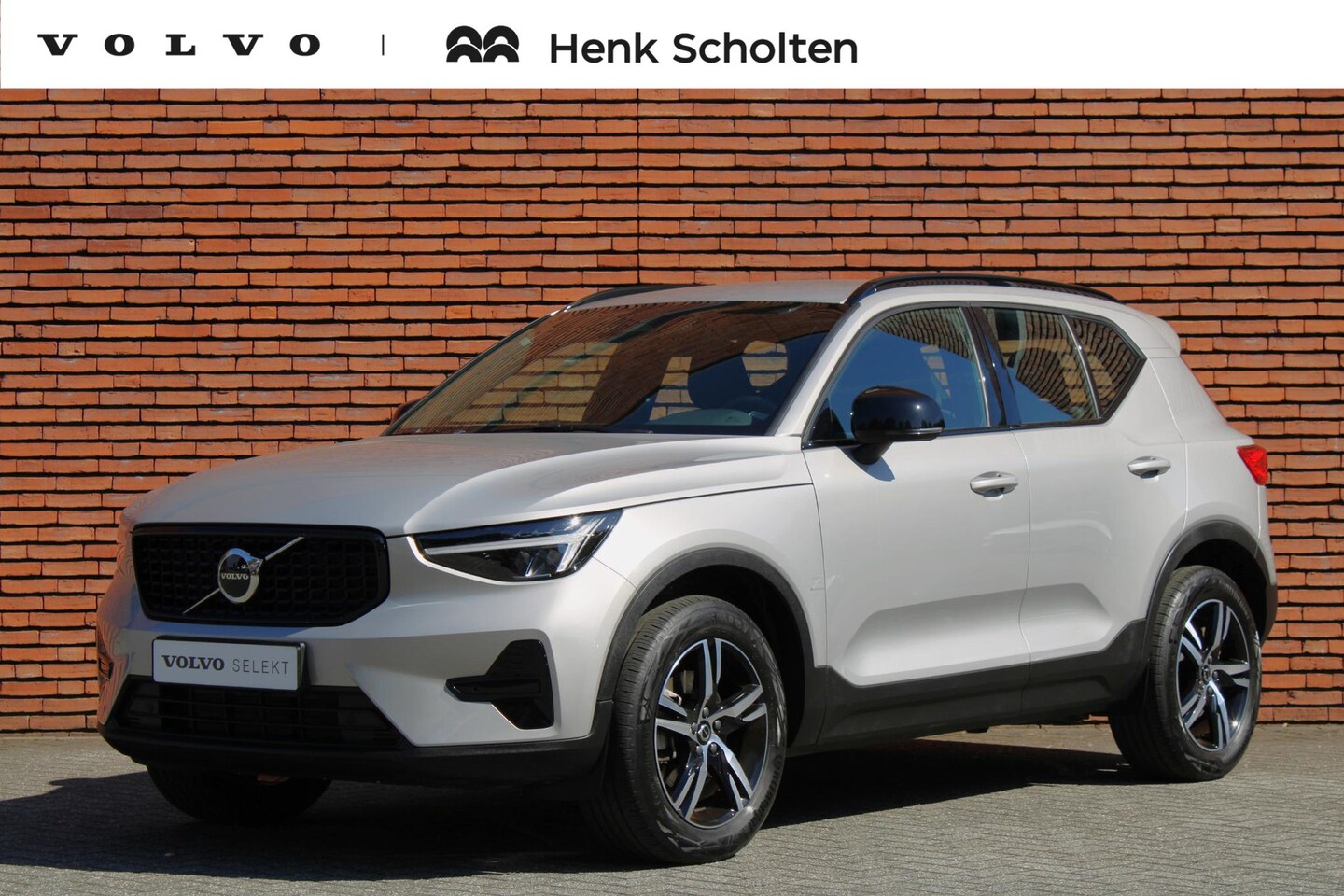 Volvo XC40 - B4 Automaat Plus Dark | Trekhaak | Parkeercamera | Verwarmbare Voorstoelen | Apple Carplay - AutoWereld.nl