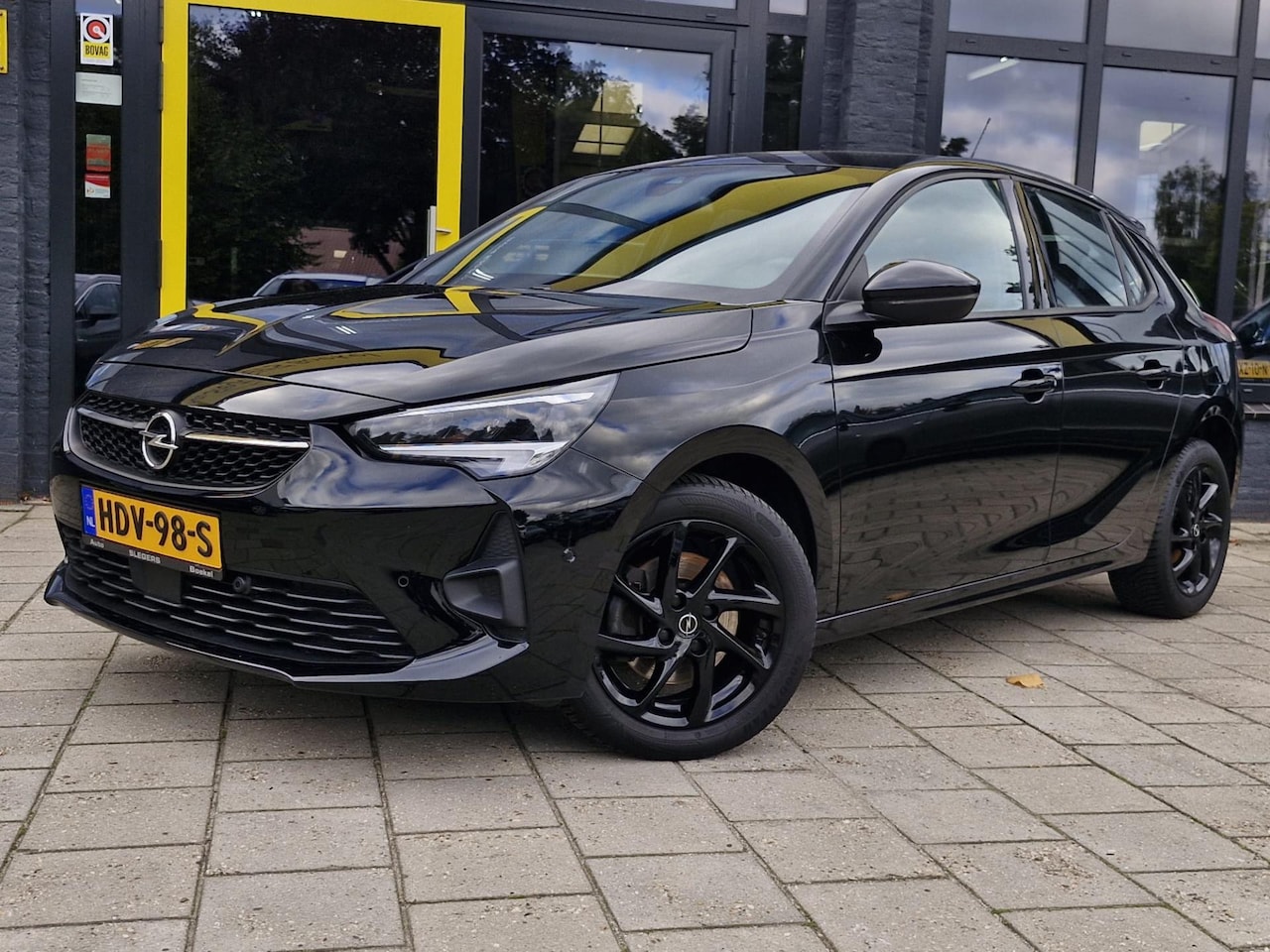 Opel Corsa - 1.2 GS Line Automaat | Camera + sensoren | Climate Control | Apple Carplay | Android Auto - AutoWereld.nl