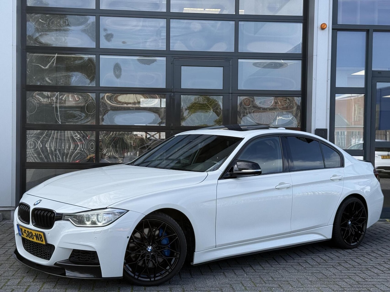BMW 3-serie - 335i 385PK+ High Exec. / M-Sport / PANO / HUD - AutoWereld.nl