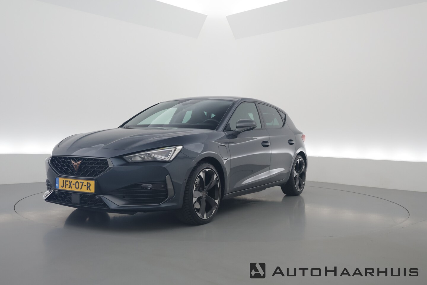 CUPRA Leon - 1.4 e-Hybrid 204pk | Adapt. Cruise | Camera | Apple CarPlay | Navi | Stoel- Stuurverw. - AutoWereld.nl