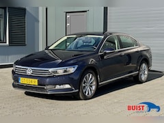Volkswagen Passat - 1.6 TDI Highline DSG TREKHAAK LED ACC 16834KM 2e eig