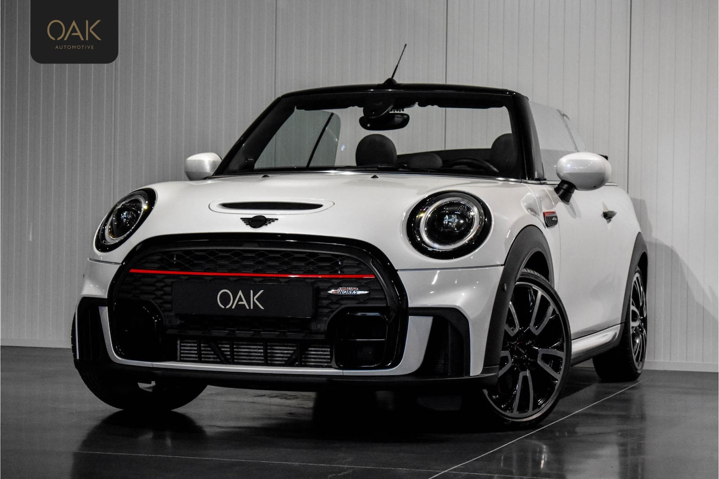 MINI Cabrio - Mini 2.0 John Cooper Works F1 Aut. | Navi | Lounge Leder | Head-Up | H&K | Camera | 18"LM - AutoWereld.nl