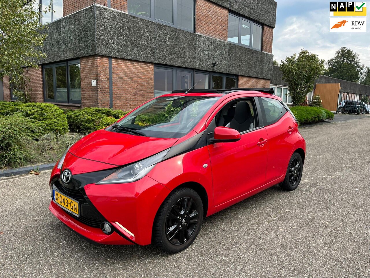 Toyota Aygo - 1.0 VVT-i x-cite Boekjes Camera Cabrio N.A.P - AutoWereld.nl